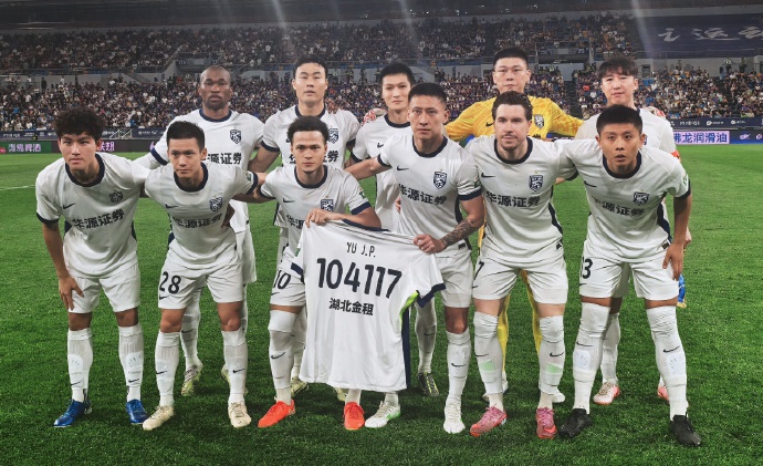 资深球迷, 为球队鼓气, 击败北京国 资深球迷, 为球队鼓气, 击败北京国