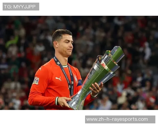 四大足球巨星的精彩瞬间与传奇历程解析